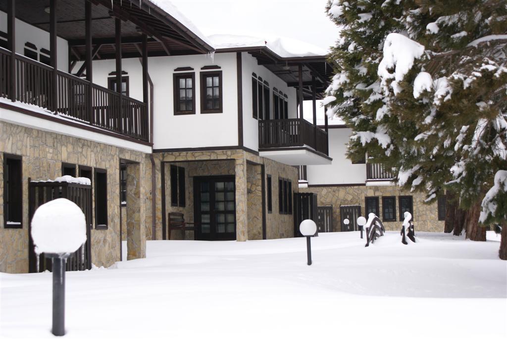 Къщи За Гости Кедър Dolna Banya Exterior foto