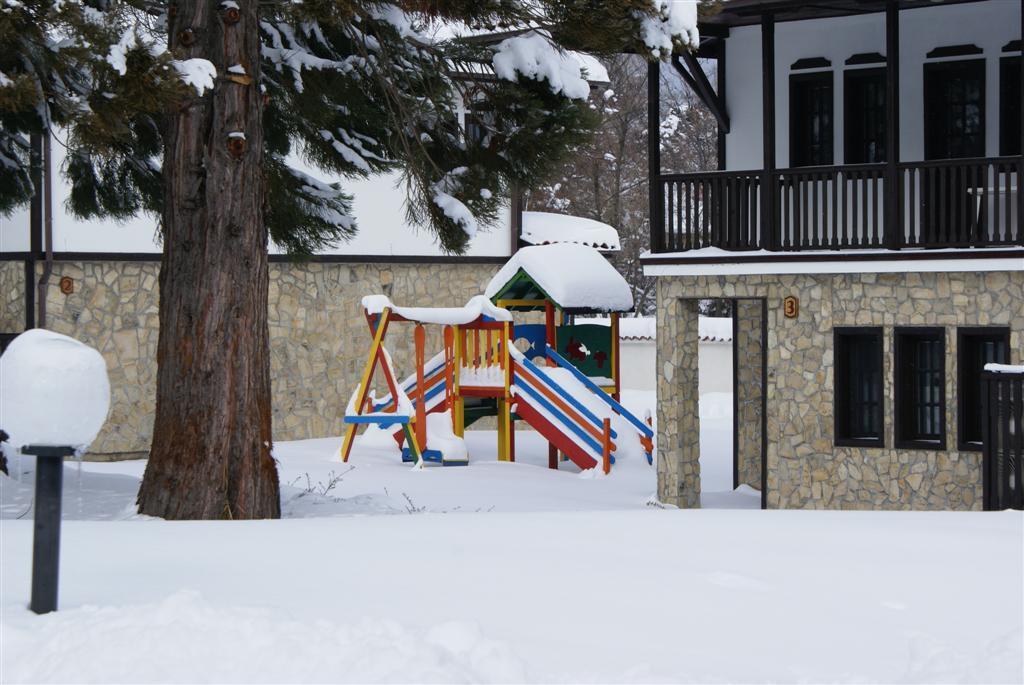 Къщи За Гости Кедър Dolna Banya Exterior foto