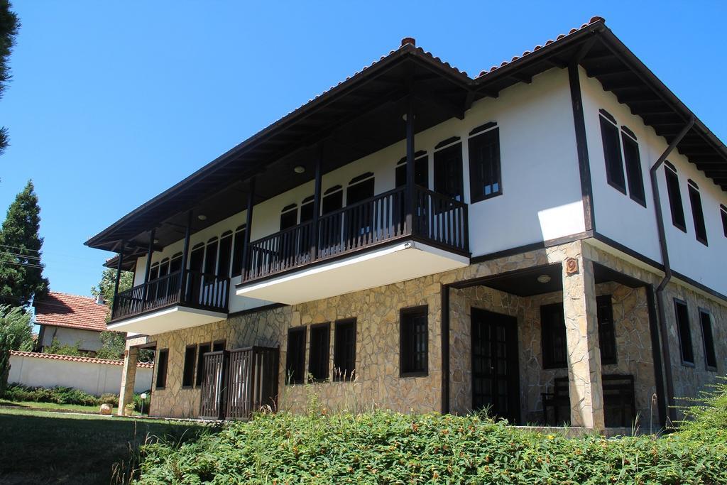 Къщи За Гости Кедър Dolna Banya Exterior foto