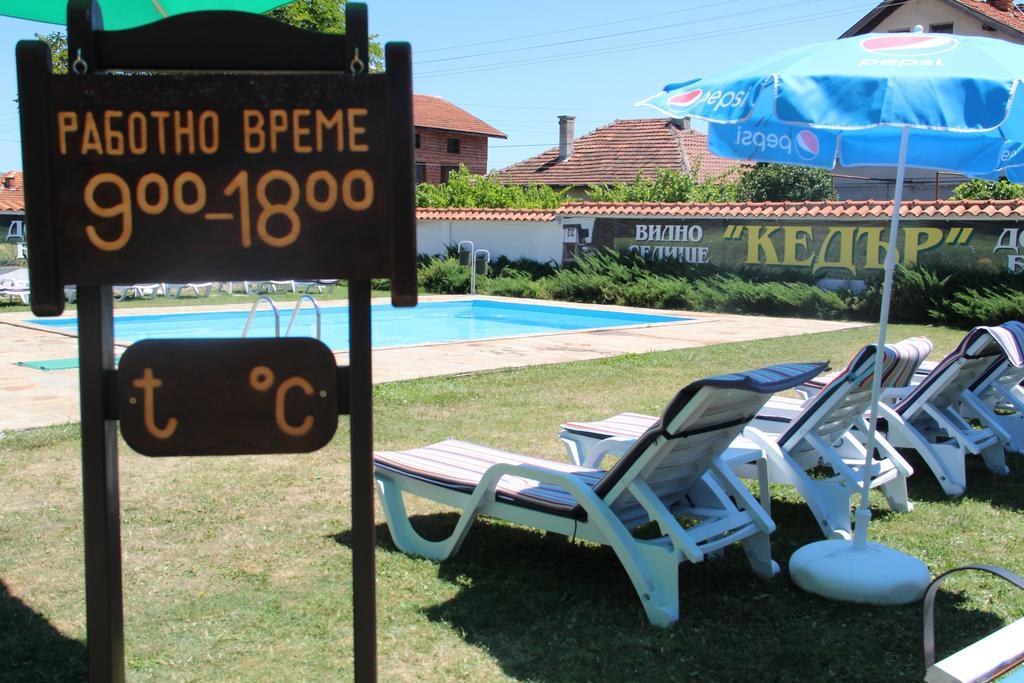 Къщи За Гости Кедър Dolna Banya Exterior foto